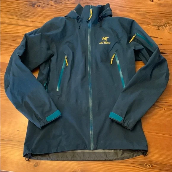 Arc’teryx Alpha AR hardshell hoody, size M, EUC - Picture 2 of 13
